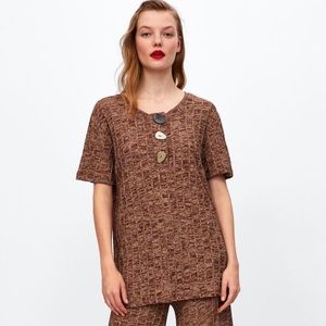 ZARA ribbed Tshirt with large buttons